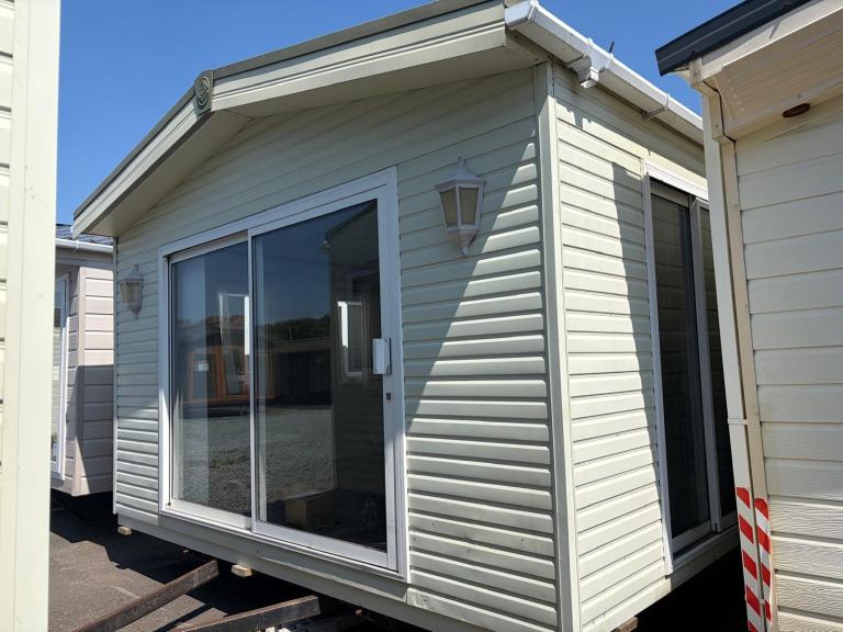 PEMBERTON PARKLANE • 2 BED • DG • CH • ENSUITE • £12,500