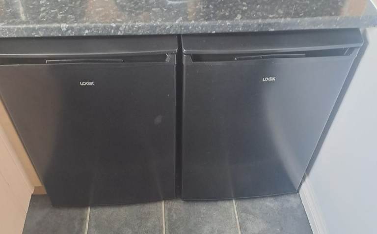 Logik undercounter fridge and freezer 
