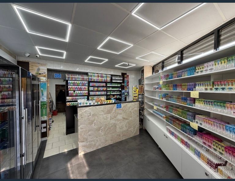 Corner Vape shop for sale in followfield  