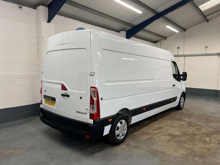 2023 Renault Master LM35dCi 135 Business+ Medium Roof Van PANEL VAN DIESEL Manual