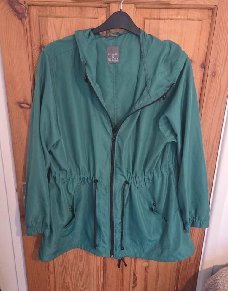 Lightweight green ladies raincoat - size 20-22