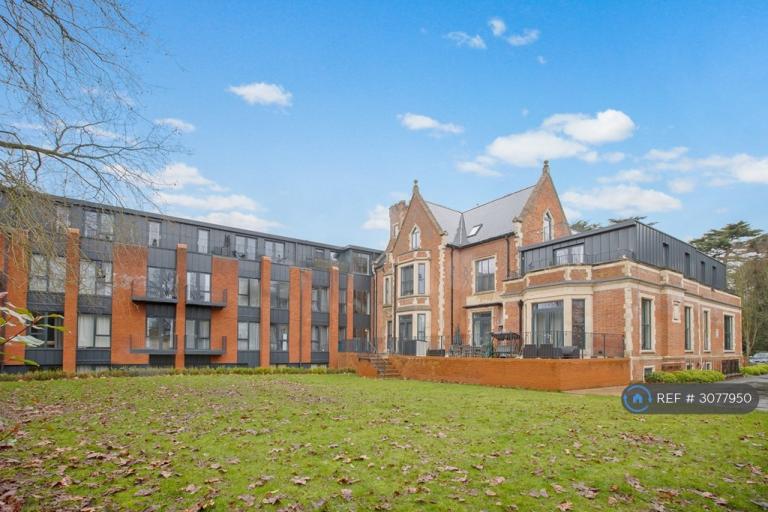 2 bedroom flat in Elvian House, Slough, SL1 (2 bed) (#3077950)