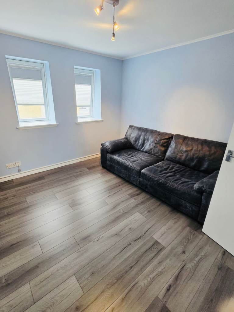 Stylish One-Bedroom Top Floor Apartment  Close to Aberdeen City Centre