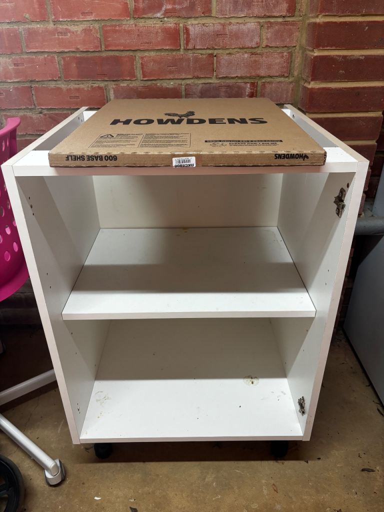 HOWDENS White Kitchen Base Unit – in very good condition. Used