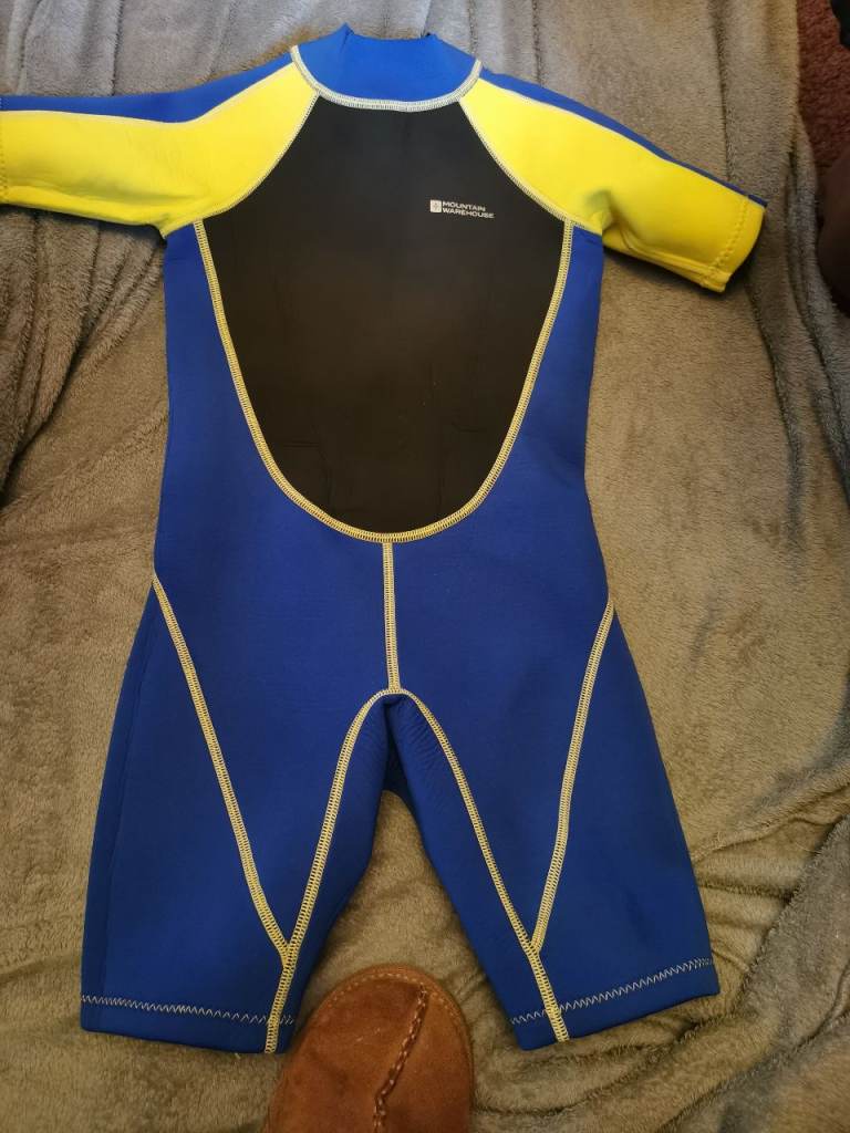 Excellent condition Children's mountain warehouse wetsuit 