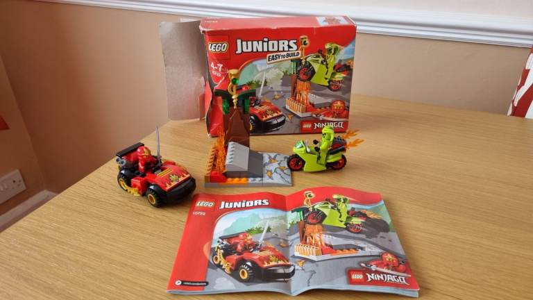 Lego Juniors: Ninjago: Snake Showdown set 10722