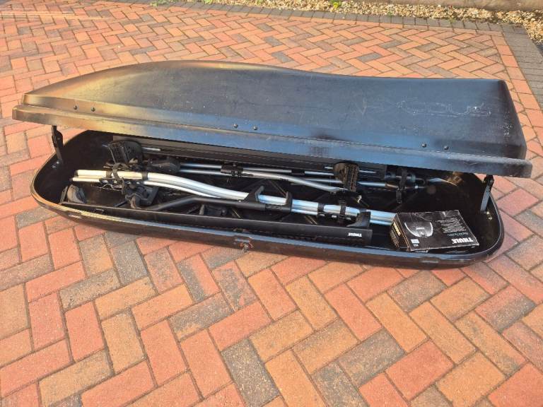 Thule roof bars, 2 bike racks and roof box