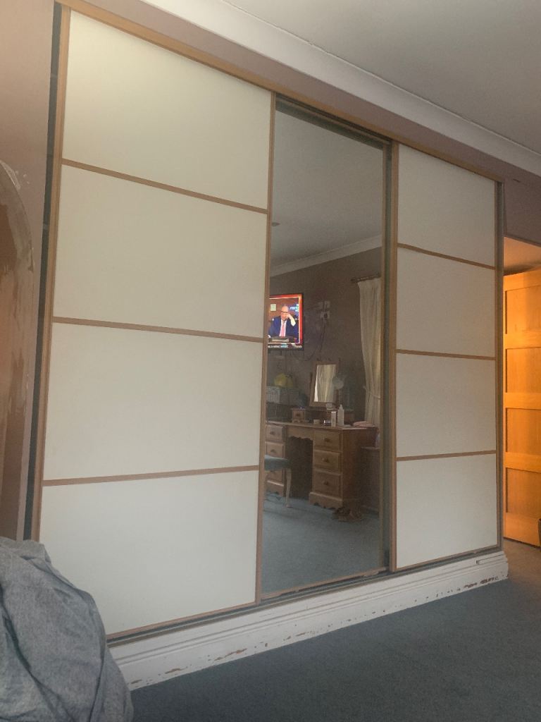 Bedroom sliding doors with oak trim 