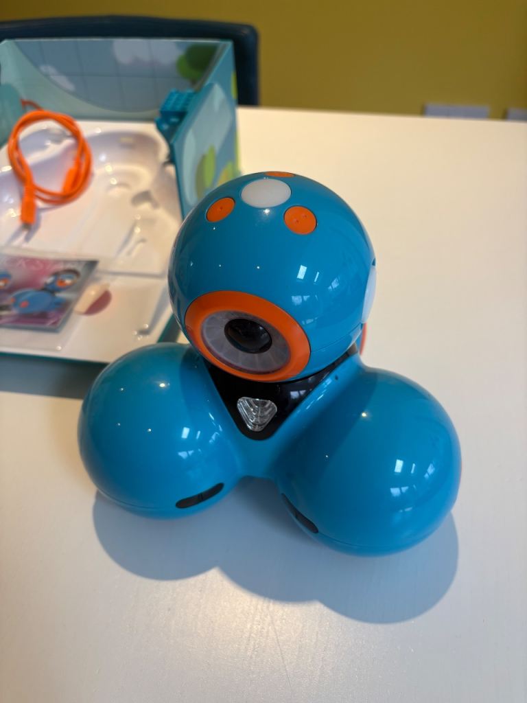 Wonder Workshop Dash Robot with Wonder Pack, Xylophone & Attachments – Boxed