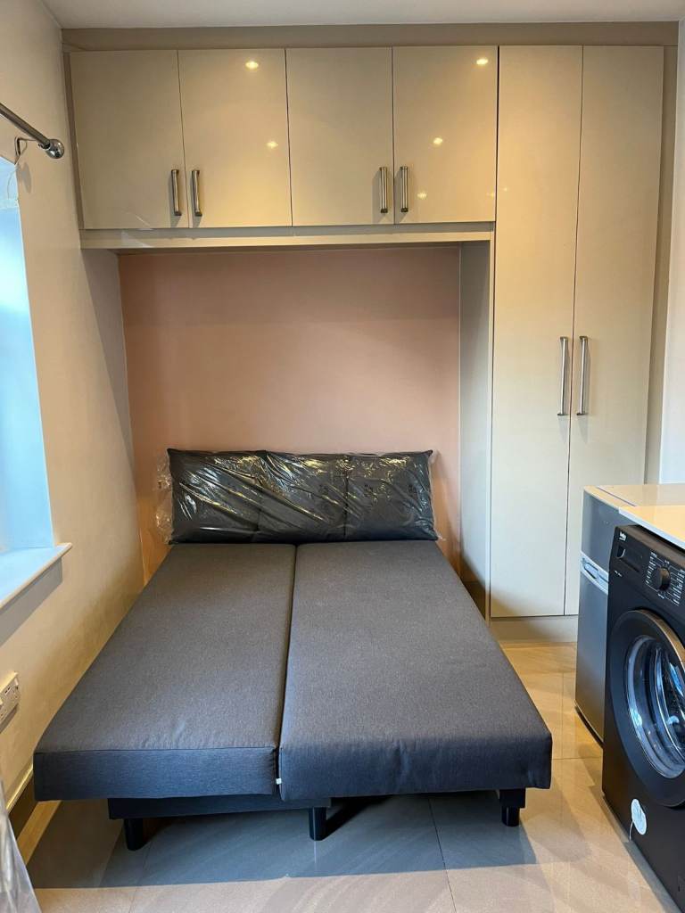 Studio flat for couple (working professional) – VEGETARIANS ONLY – Wembley Park