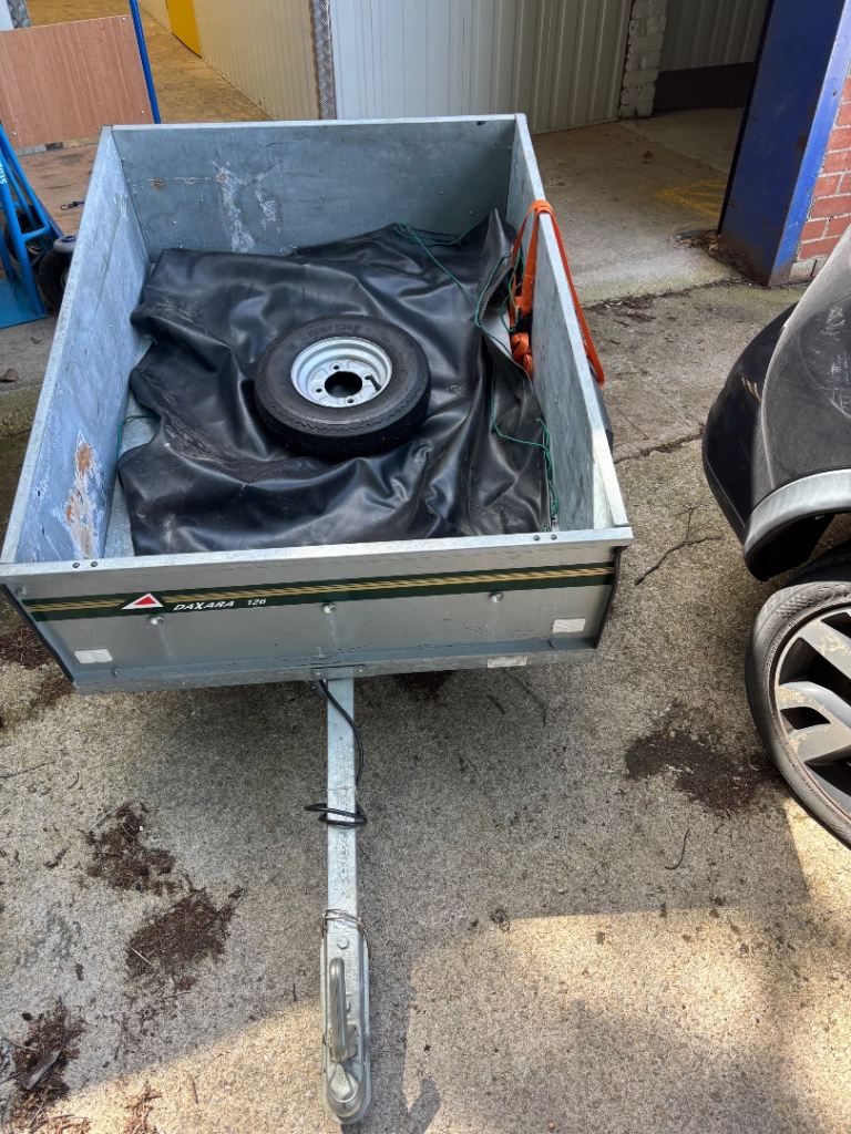 Daxara 126 trailer with spare wheel
