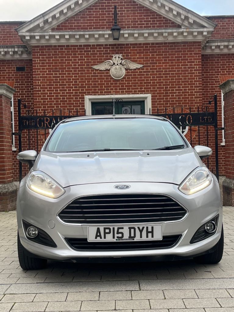 Ford, FIESTA, Hatchback, 2015, Manual, 1241 (cc), 5 doors