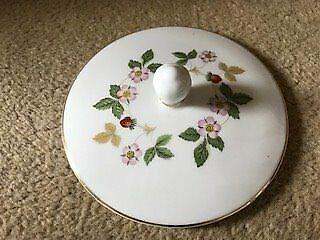 Lid for Wedgewood 'wild strawberry' powder bowl
