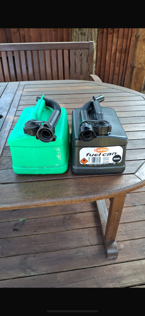 1x 5L fuel cans