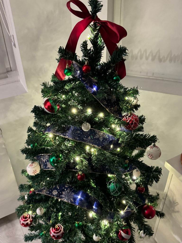 Decorated Christmas Tree with Lights and Baubles – Good Condition