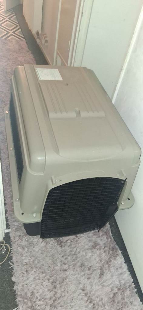 Large Dog Travel Crate / Pet Carrier – Beige & Black – £50