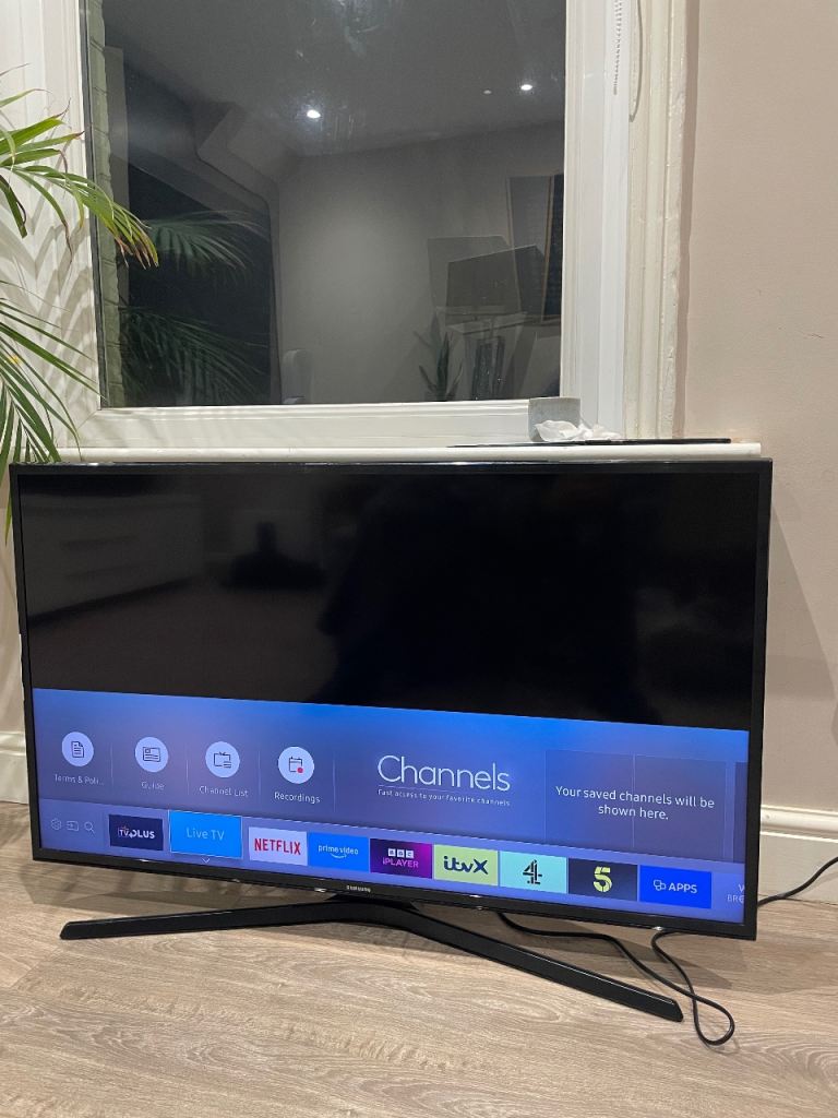 Samsung 40 inch Smart 4K Ultra HD TV