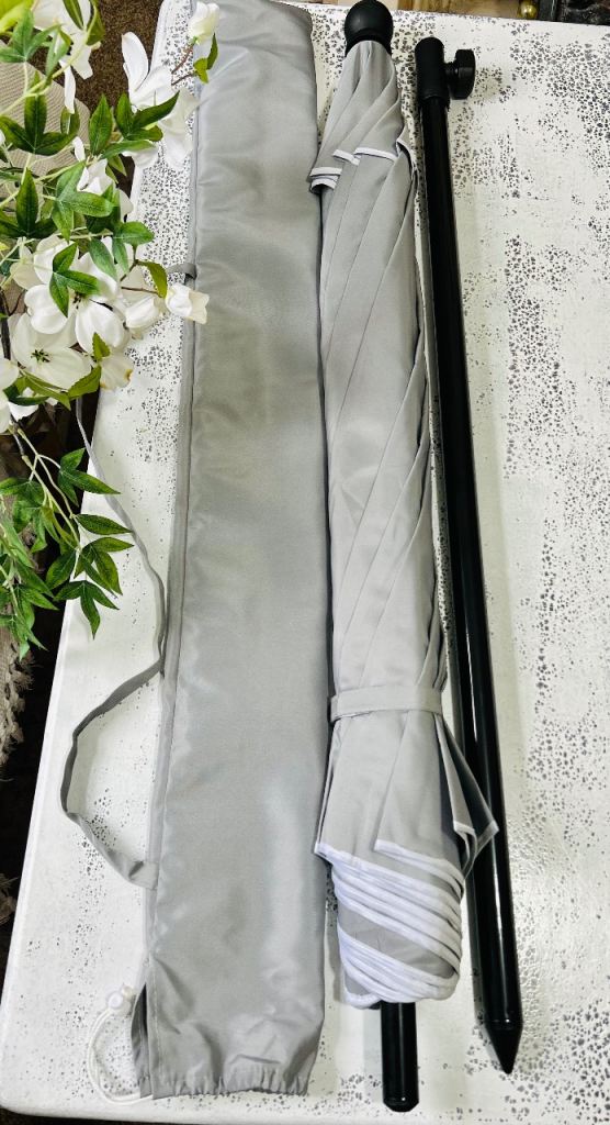 Grey Garden Parasol with Carry Bag – new without using it still packed and wrapped 