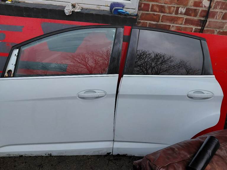 Ford cmax 2012 passanger side doors 