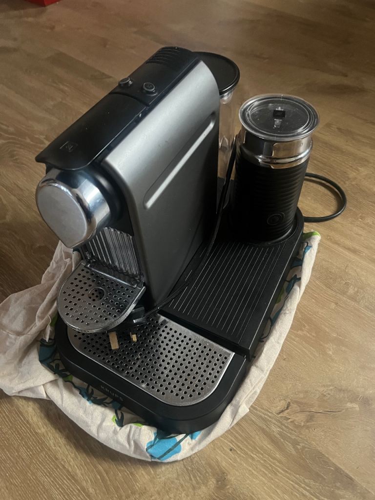 nespresso coffee machine with milk frother. Faulty