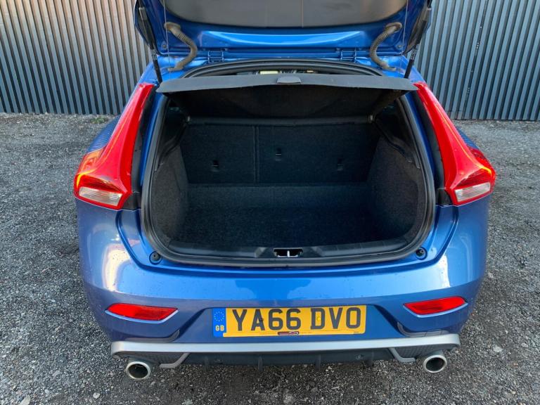 2016 Volvo V40 D2 [120] R DESIGN Nav Plus 5dr HATCHBACK DIESEL Manual