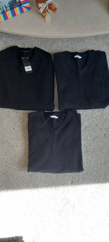 Black v neck jumper
