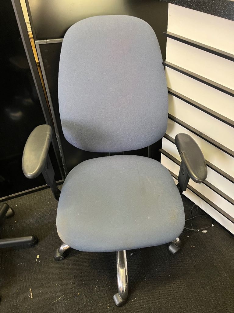Swivel chair 