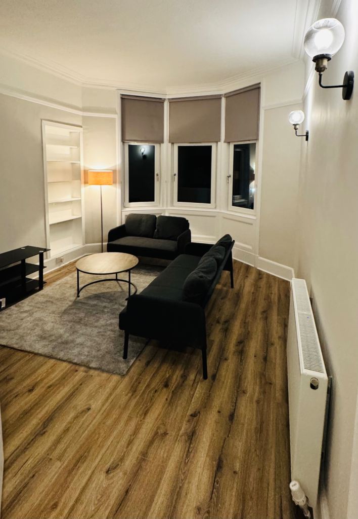 Spacious Fully Furnished 1 Bedroom Apartment with Home Office – Heart of the West End. 