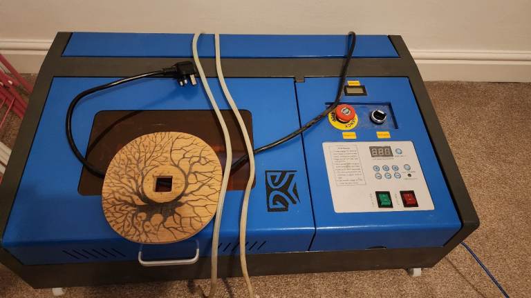 12 "x8 " 40W Water Cooling CO2 Laser Engraver and Cutter Worktable FDA