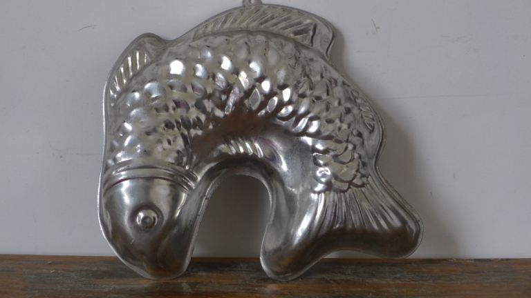 VINTAGE KITCHENALIA: FLYING FISH SHAPE TIN MOUSSE MOULD CAKE MOULD JELLY MOULD.