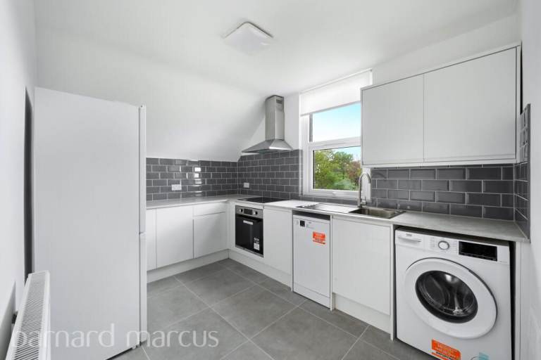 Brand New Refurbed 2 bedroom 2nd floor conversion apartment