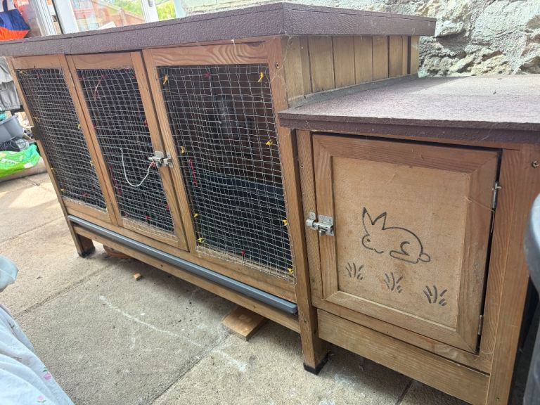 Large rabbit hutch 