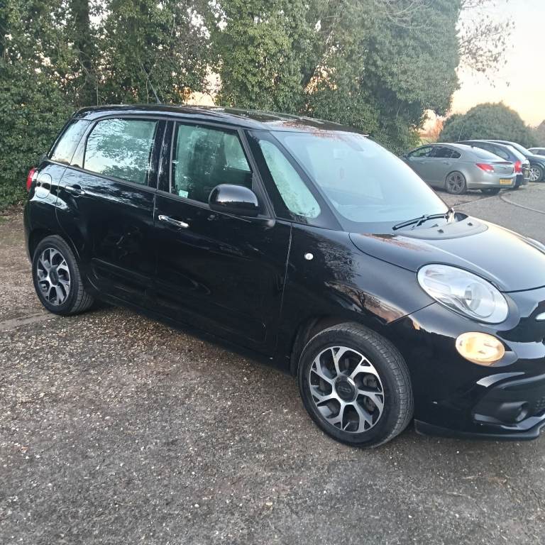 Fiat 500l MOT until December 2026