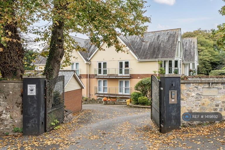 3 bedroom flat in Old Teignmouth Road, Dawlish, EX7 (3 bed) (#1419892)