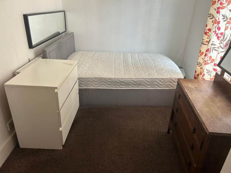 Double Room available for Rent Girls preferred 