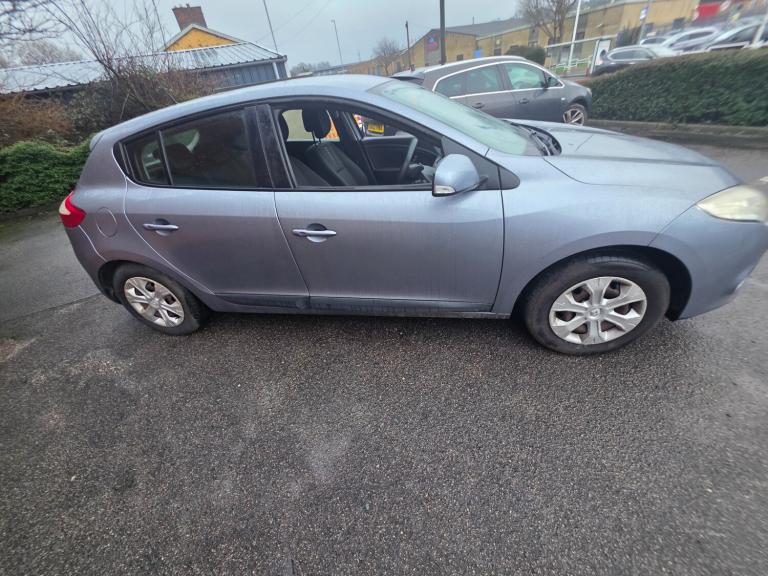 2009 Renault Megane 1.6 16V Expression 5dr HATCHBACK Petrol Manual