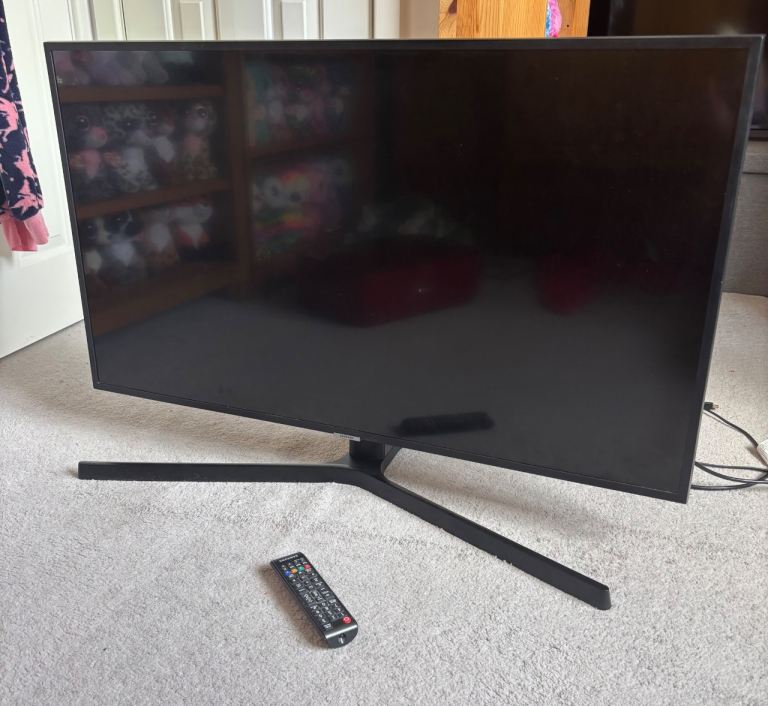 Samsung 43 Inch  Smart TV with Remote – Good Condition