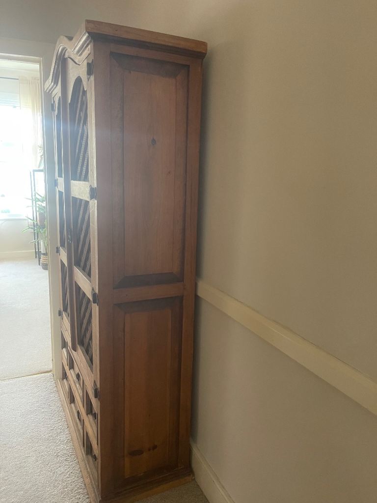 Rustic Style Solid-wood Wine Bar Cabinet 