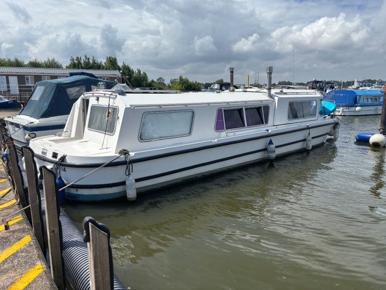 Houseboat for rent soon