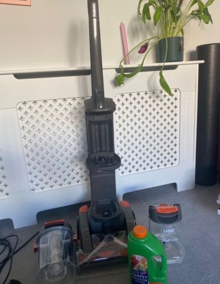 VAX dual power carpet cleaner and cleaning solution 