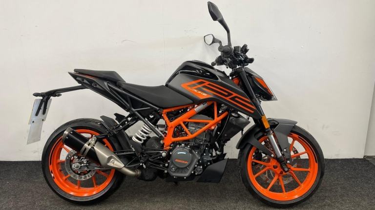 KTM 125 DUKE ** READY TO GO - VERY LOW MILEAGE - MOT JULY 2027 **