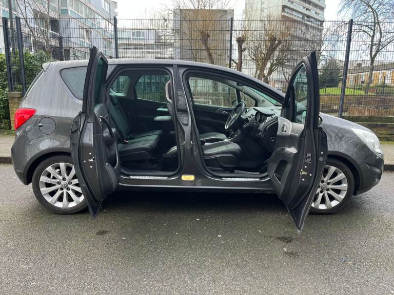 1.4T Vauxhall Meriva SE (2012).