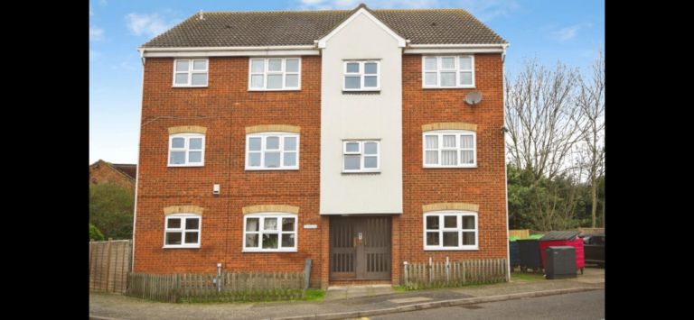 1 bed Ground Floor Flat. Parking and garden. Dagenham