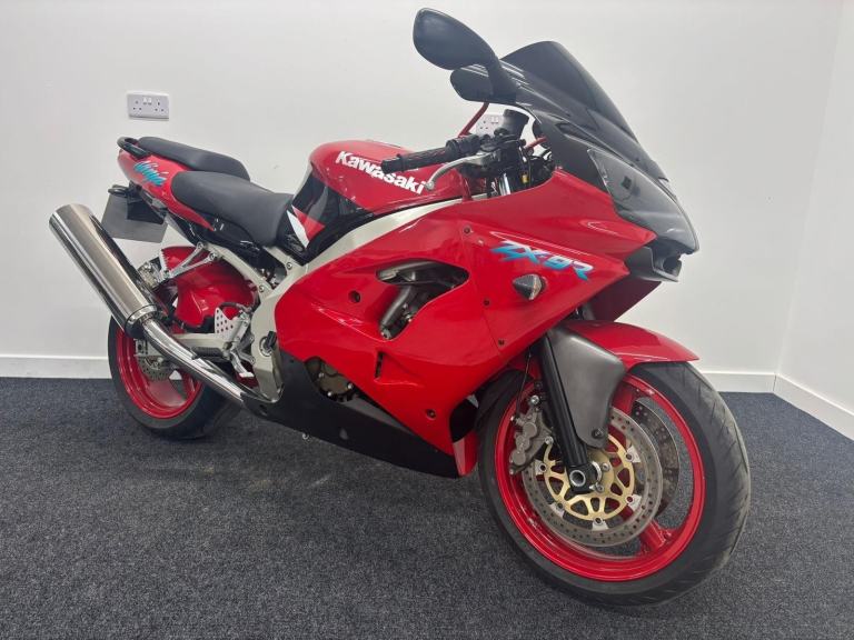 KAWASAKI ZX9R ** MOT APRIL 26 - BOTH BOOKS - ONLY 13334 MILES **