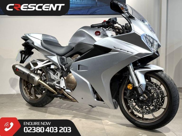 HONDA VFR800 F-H 2019 SILVER - ONLY 3984 MILES - NICE EXTRAS - STUNNING BIKE