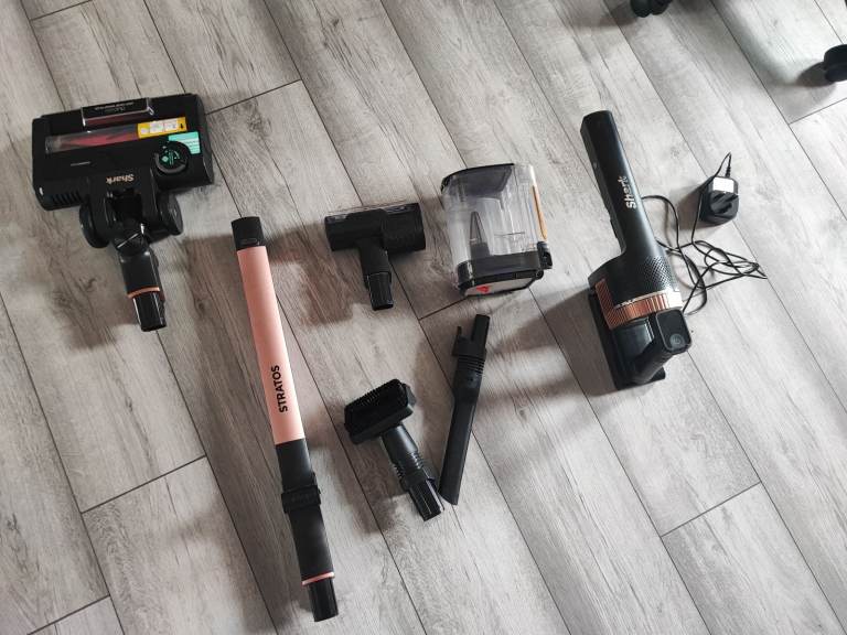New £350 SHARK Stratos Anti Hair Wrap Plus vacuum cleaner cordless hoover