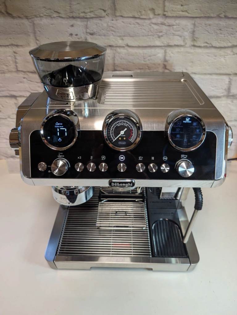 DeLonghi La Specialista Maestro EC9865.M Coffee Machine - Working