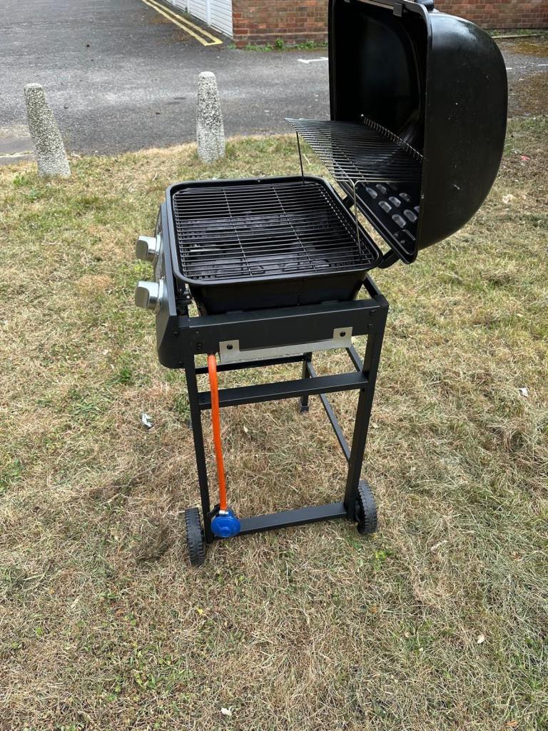 2 Burner Gas BBQ with Gas Cylinder 