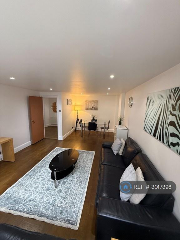 2 bedroom flat in Bourne House, London, NW1 (2 bed) (#3017398)