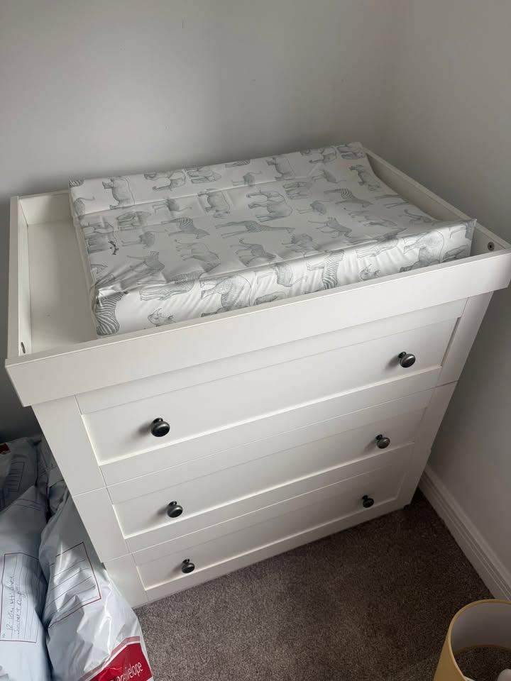Silver Cross Bromley Changing Table Dresser &  Double Wardrobe